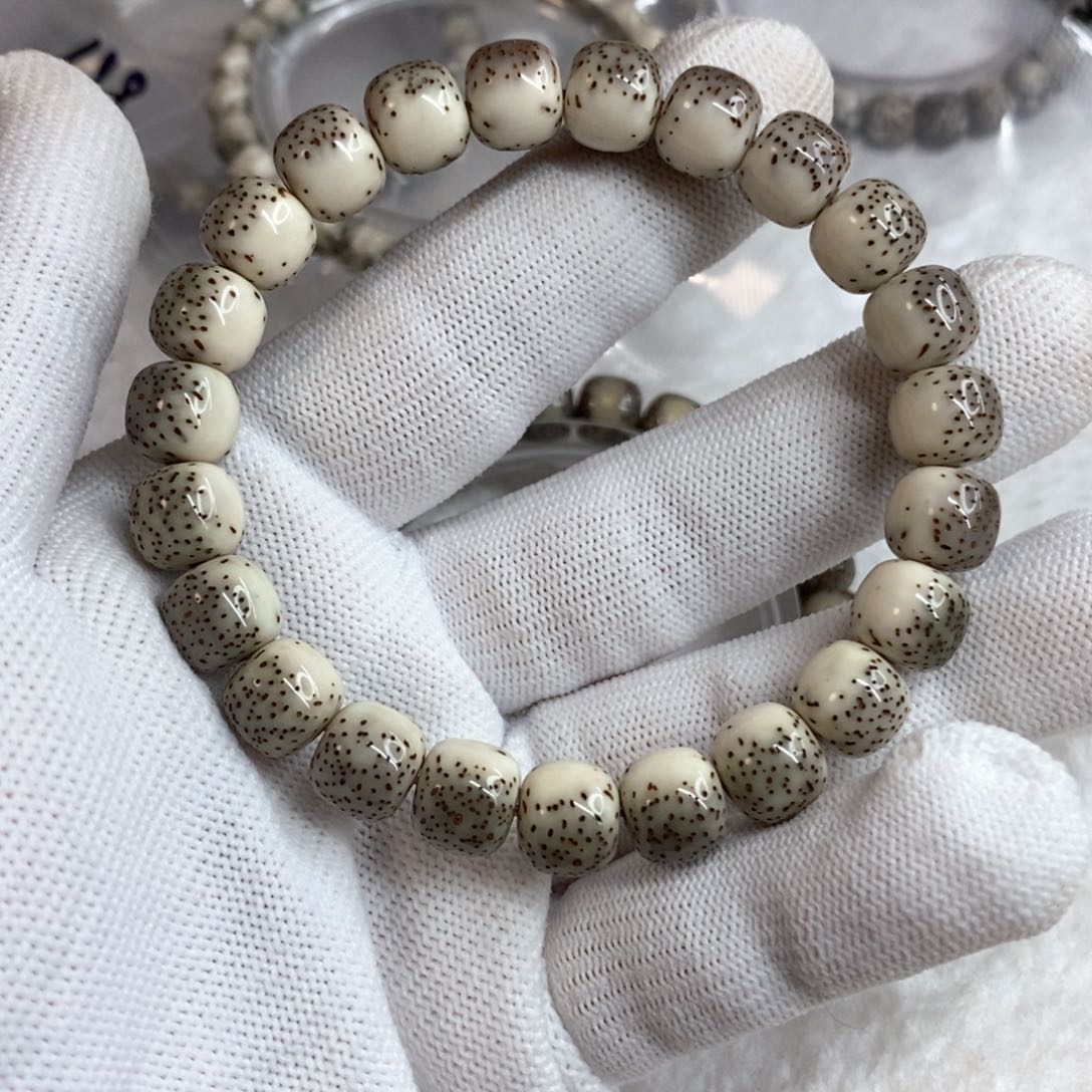 星月菩提吊坠D**k石玉料