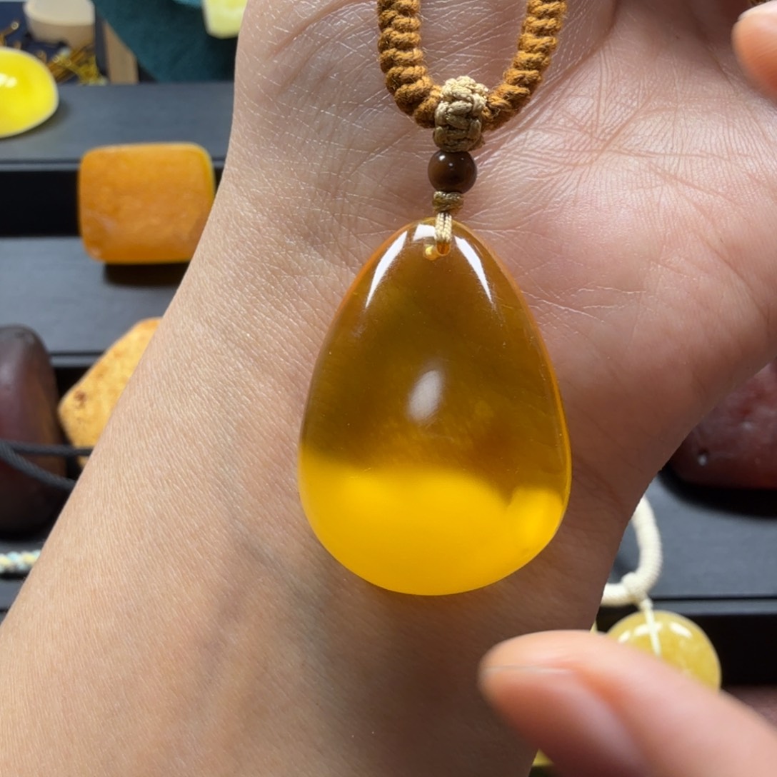 琥珀吊坠(赠链)未镶嵌