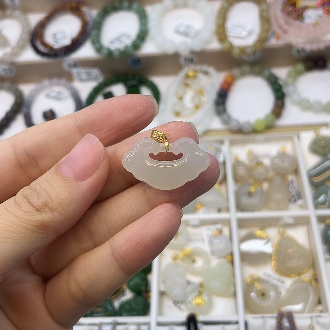 小****和田玉18K金镶嵌吊坠(赠链)