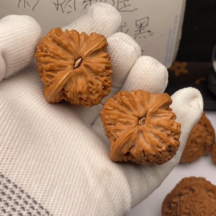 把件文玩核桃满****红南疆石39