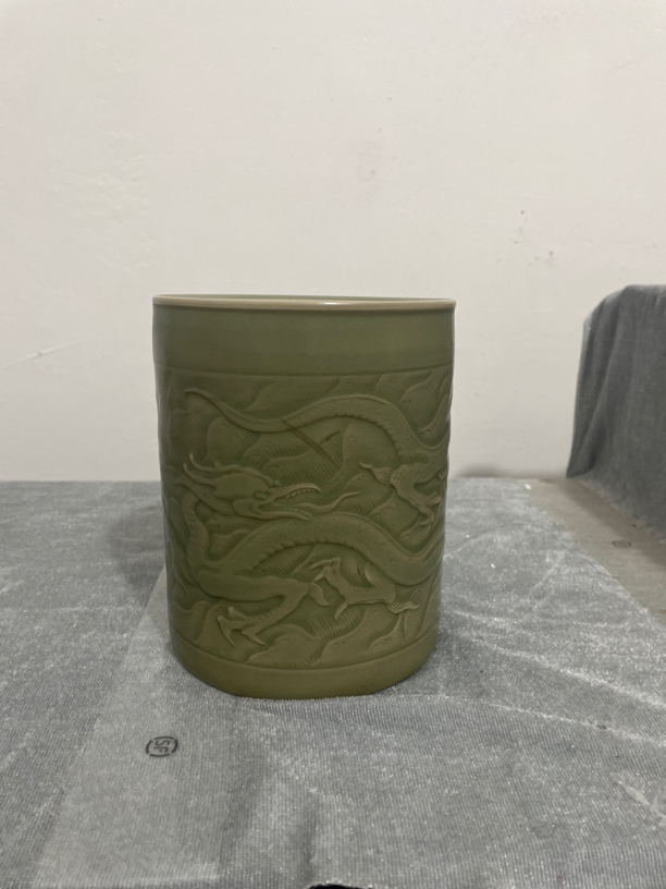 陶瓷3：越瓷雕刻龙纹笔筒