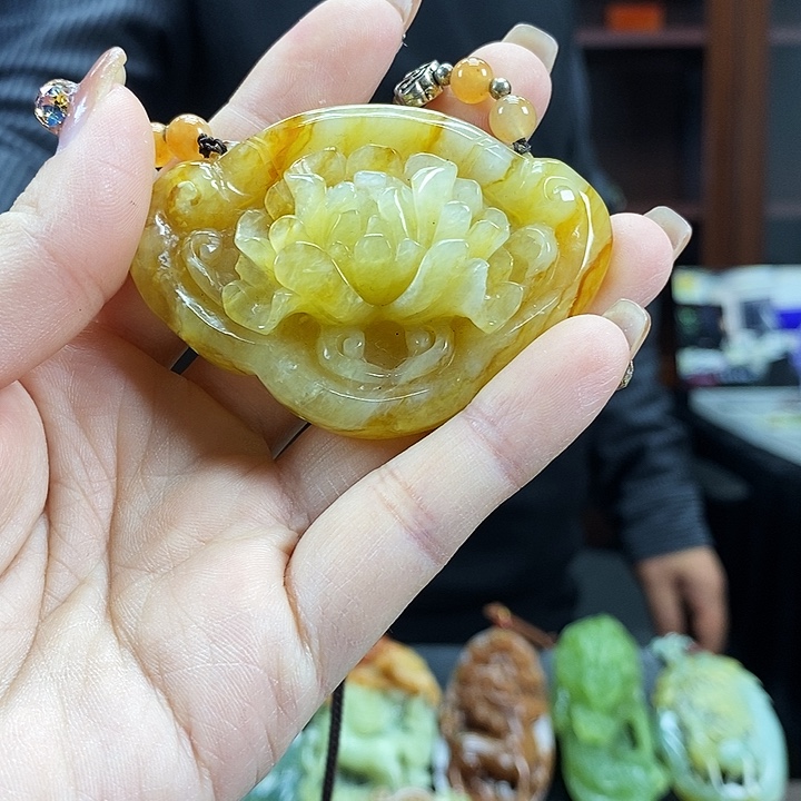 蛇纹石玉吊坠未镶嵌