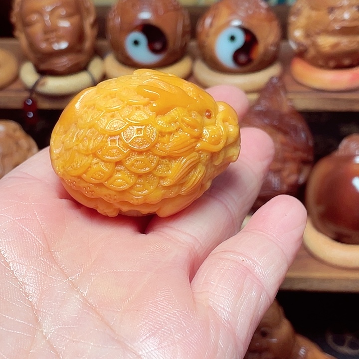 吊坠橄榄核妞*黄色龙龟