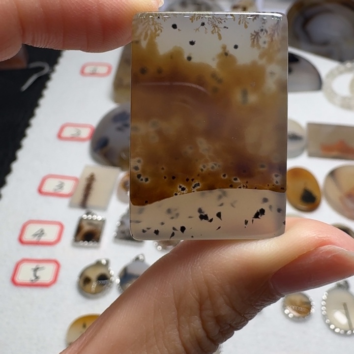 玛瑙/玉髓未镶嵌珠宝奇石