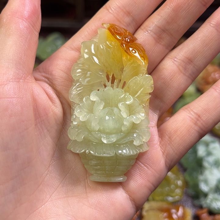 蛇纹石玉颈饰未镶嵌珍