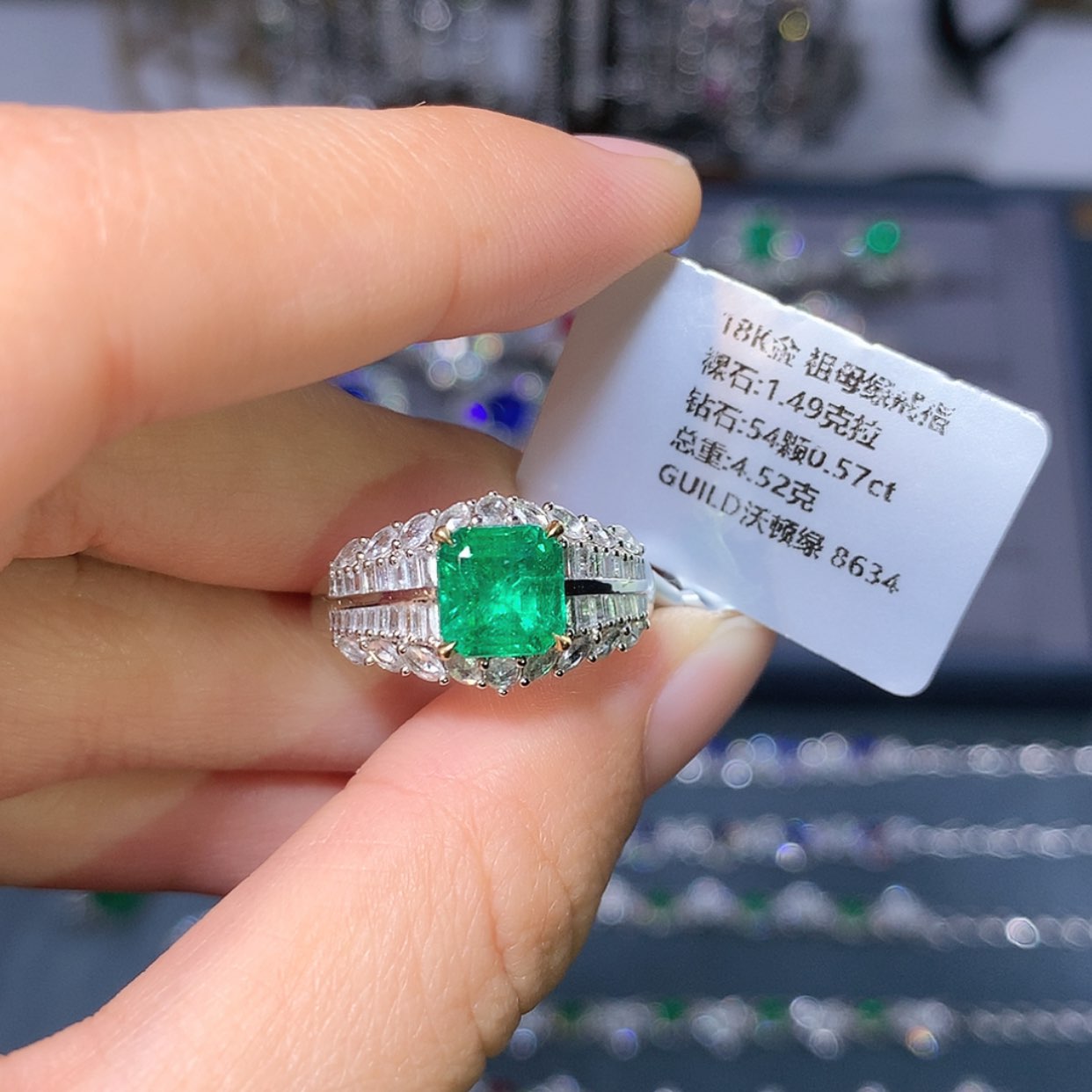 【闪购商品】祖母绿戒指18K金镶嵌