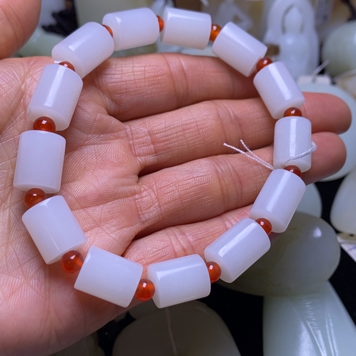 和田玉未镶嵌把件