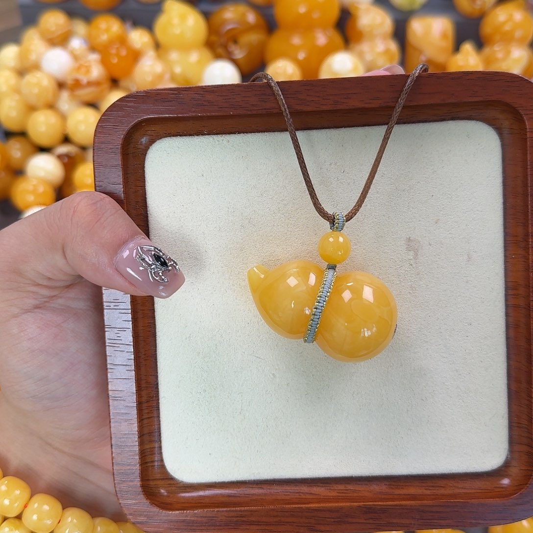 蜜蜡未镶嵌珠宝奇石