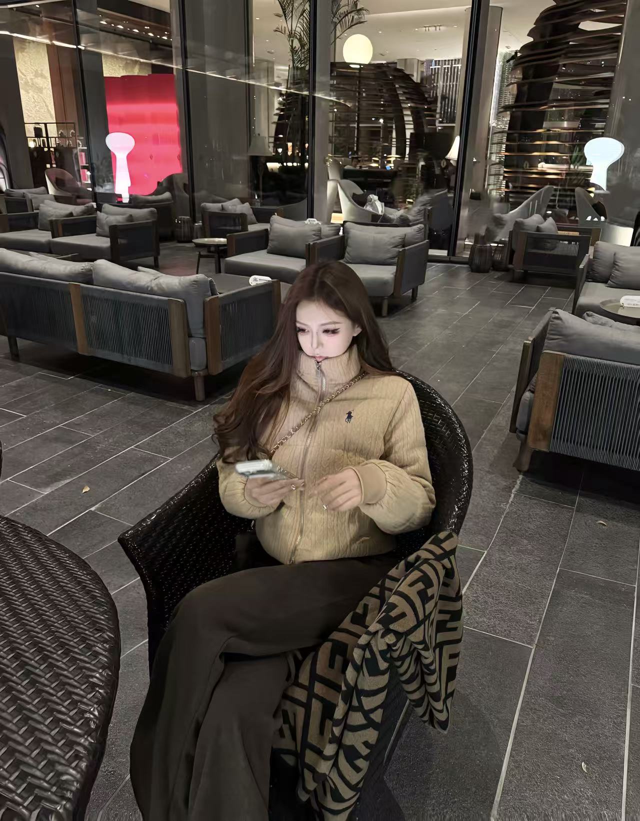  【TTONG】冬季小马刺绣立领短款羽绒服（299）