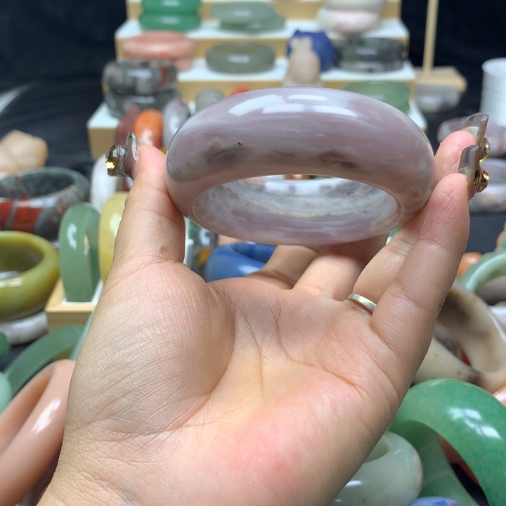 未镶嵌手镯石英质玉皮****飞