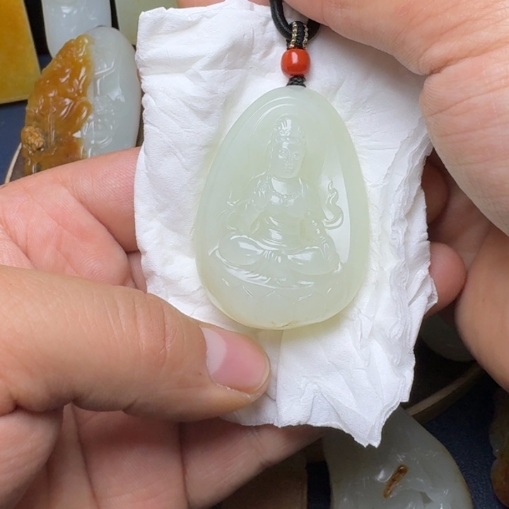 和田玉颈饰未镶嵌衙****）