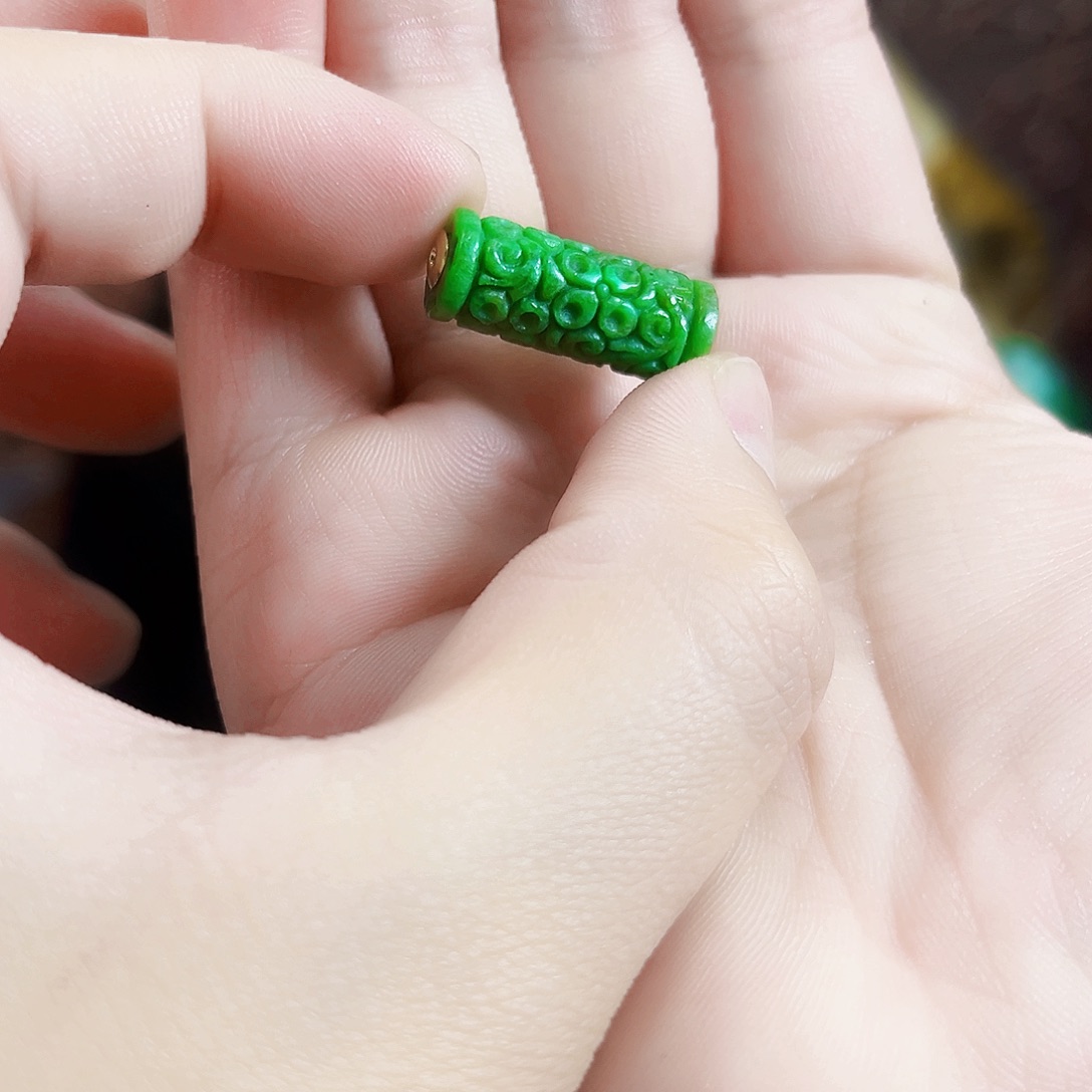 翡翠18K金镶嵌颈饰吊坠