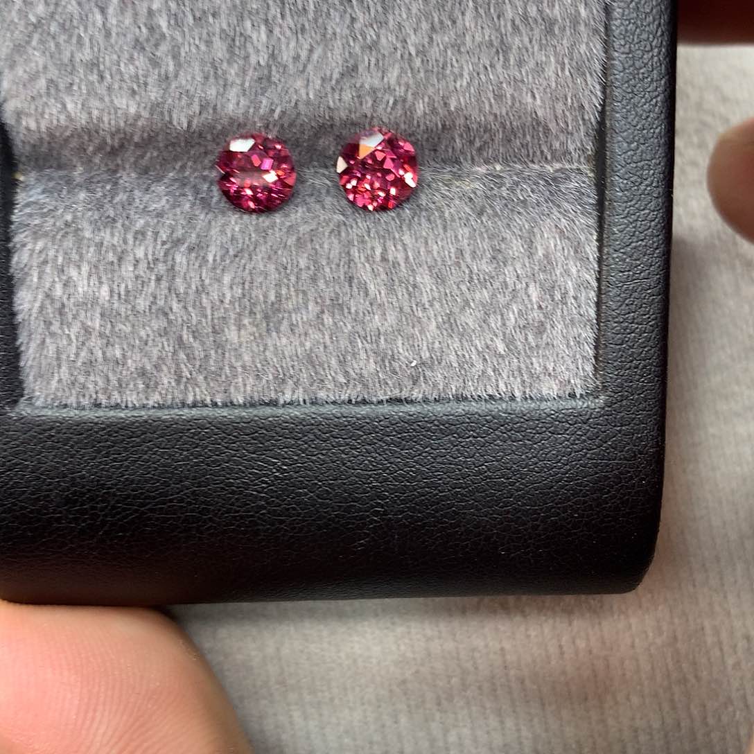 未镶嵌裸石石榴石1.88ct天然石榴石