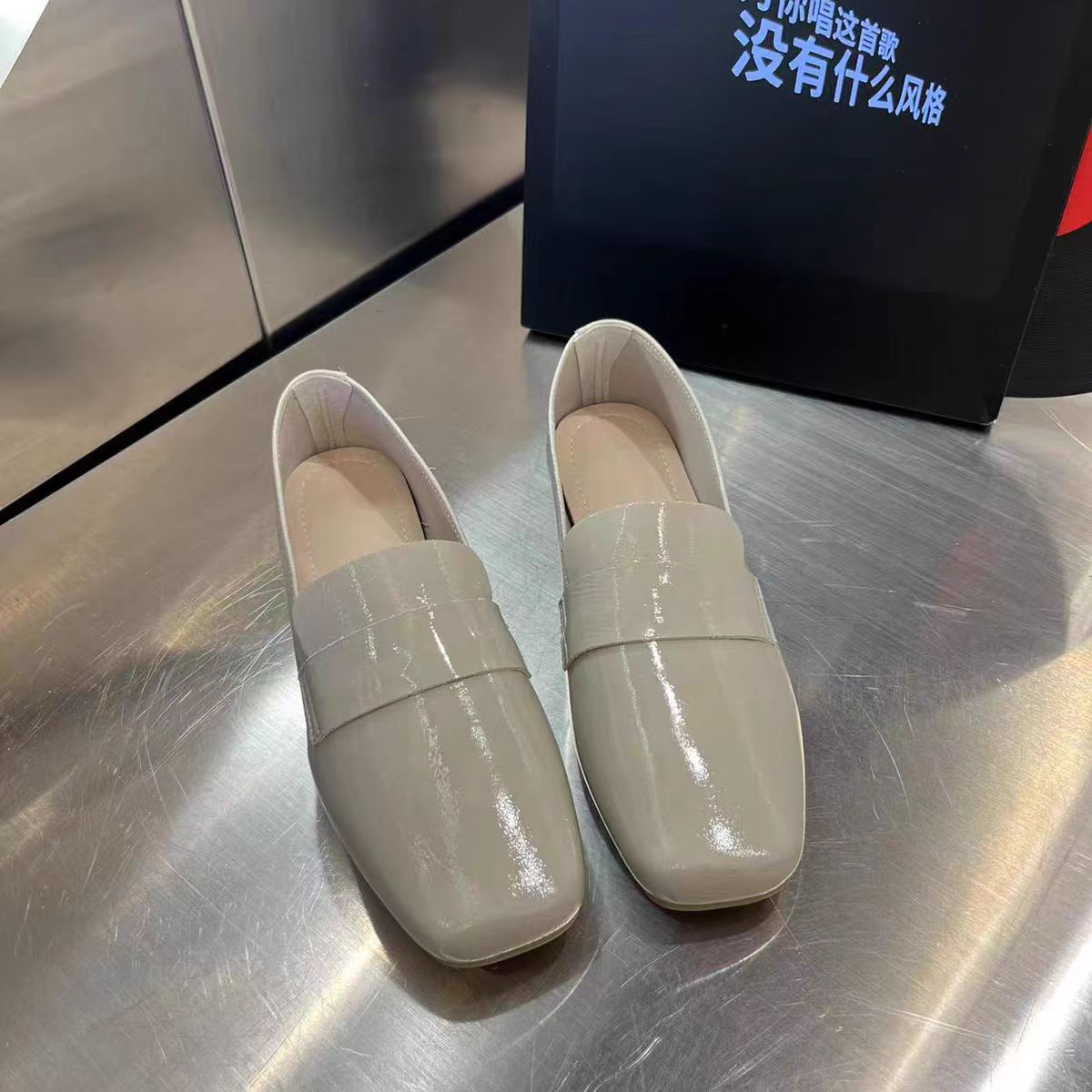 2025新款真皮漆牛皮时尚通勤乐福鞋女粗跟皮鞋B11-668-51