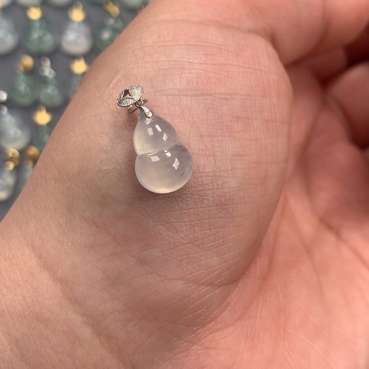 翡翠颈饰18K金镶嵌葫芦