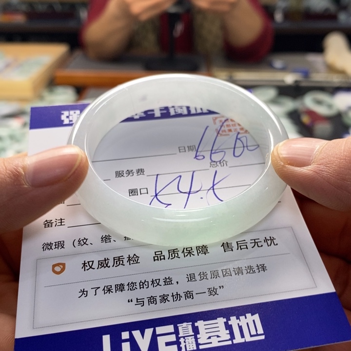 翡翠手镯未镶嵌翡翠手镯未镶嵌