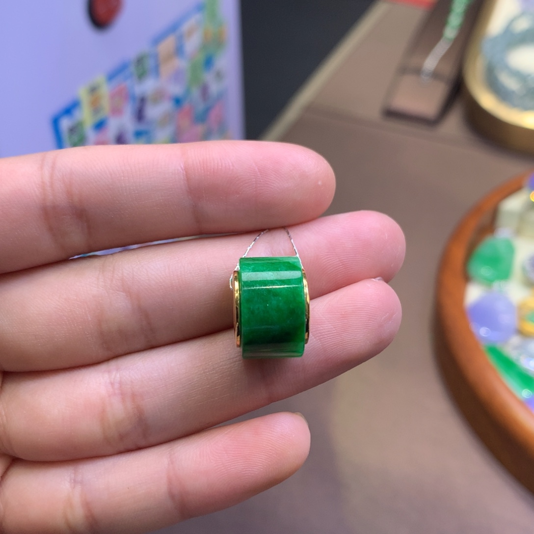 翡翠18K金镶嵌颈饰翡翠