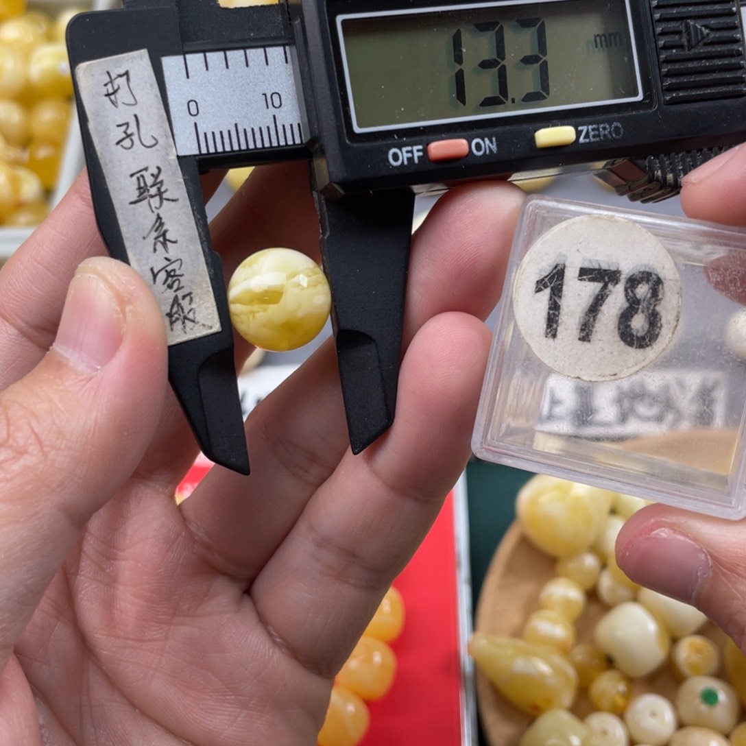 蜜蜡珠宝奇石未镶嵌