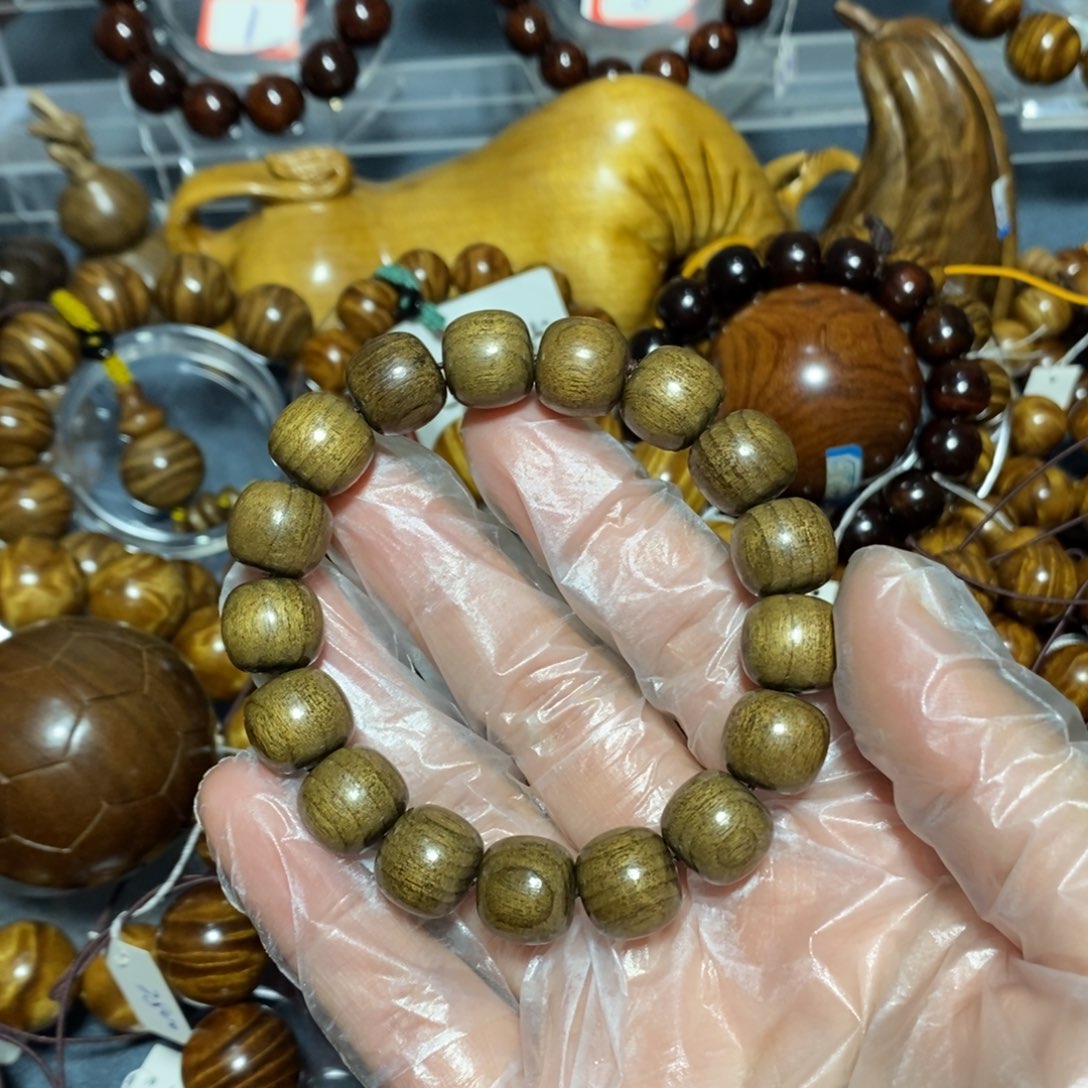 金丝楠木雕工艺品12
