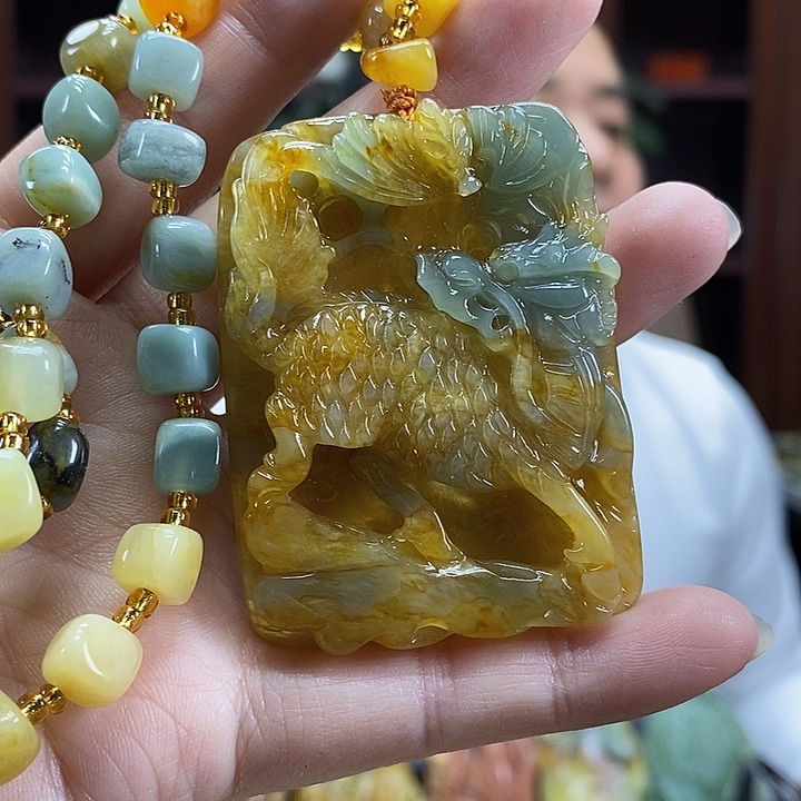 蛇纹石玉未镶嵌颈饰