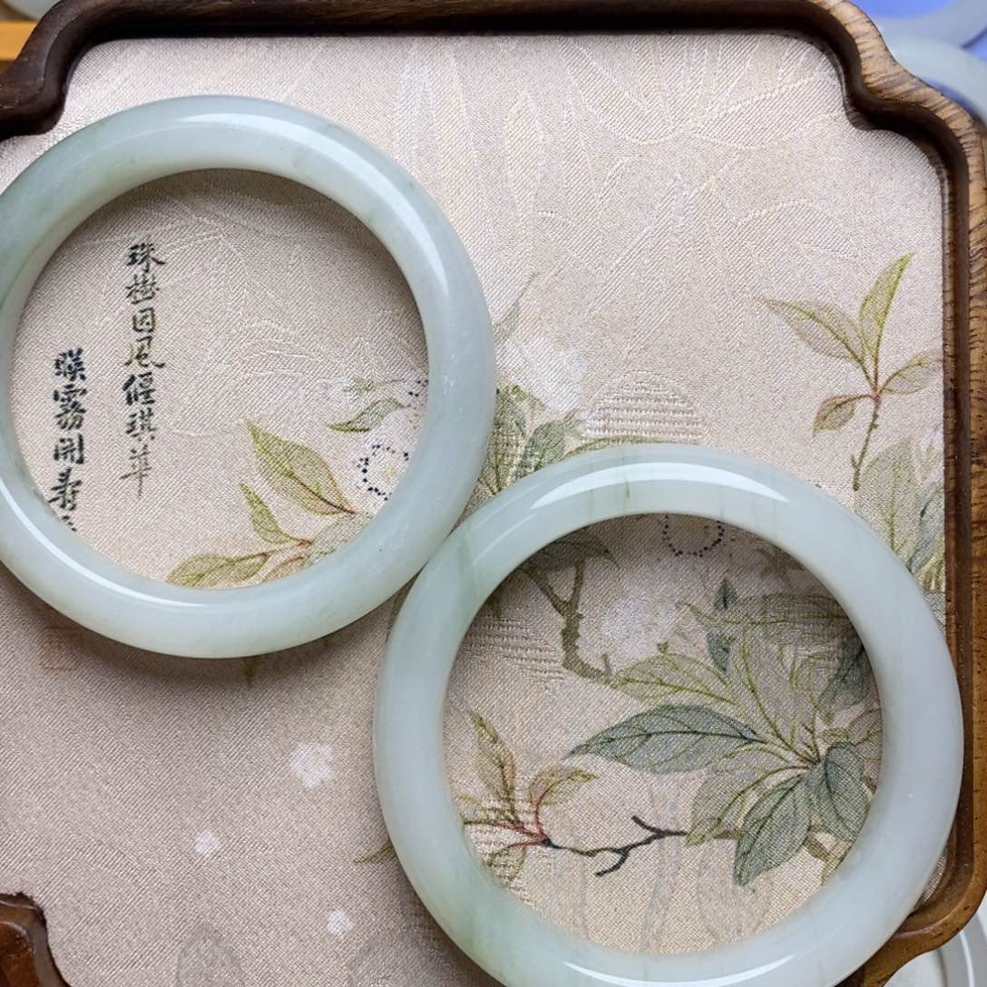 石英质玉手镯未镶嵌