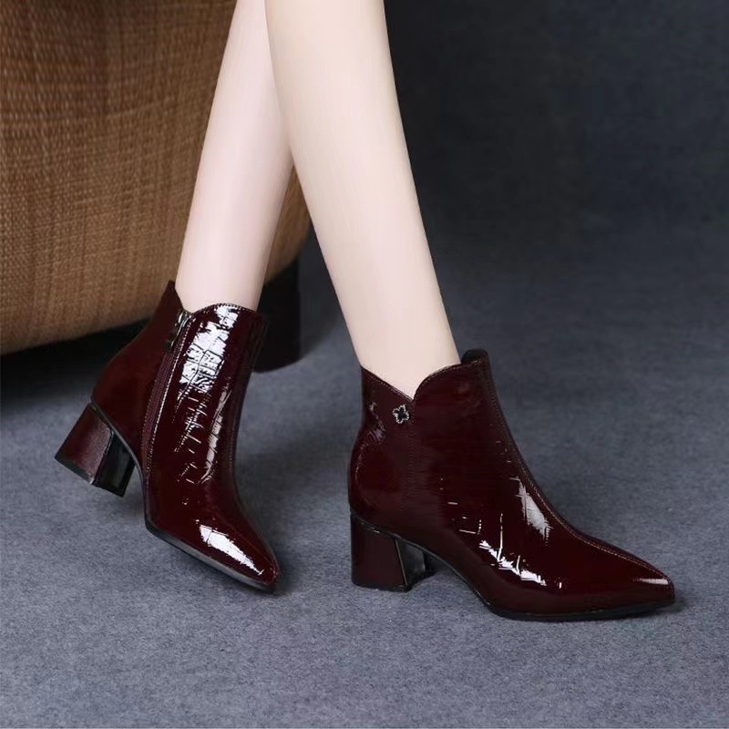 真皮中跟短靴2025冬季新款粗跟漆皮加绒百搭亮皮靴子气质春秋单靴