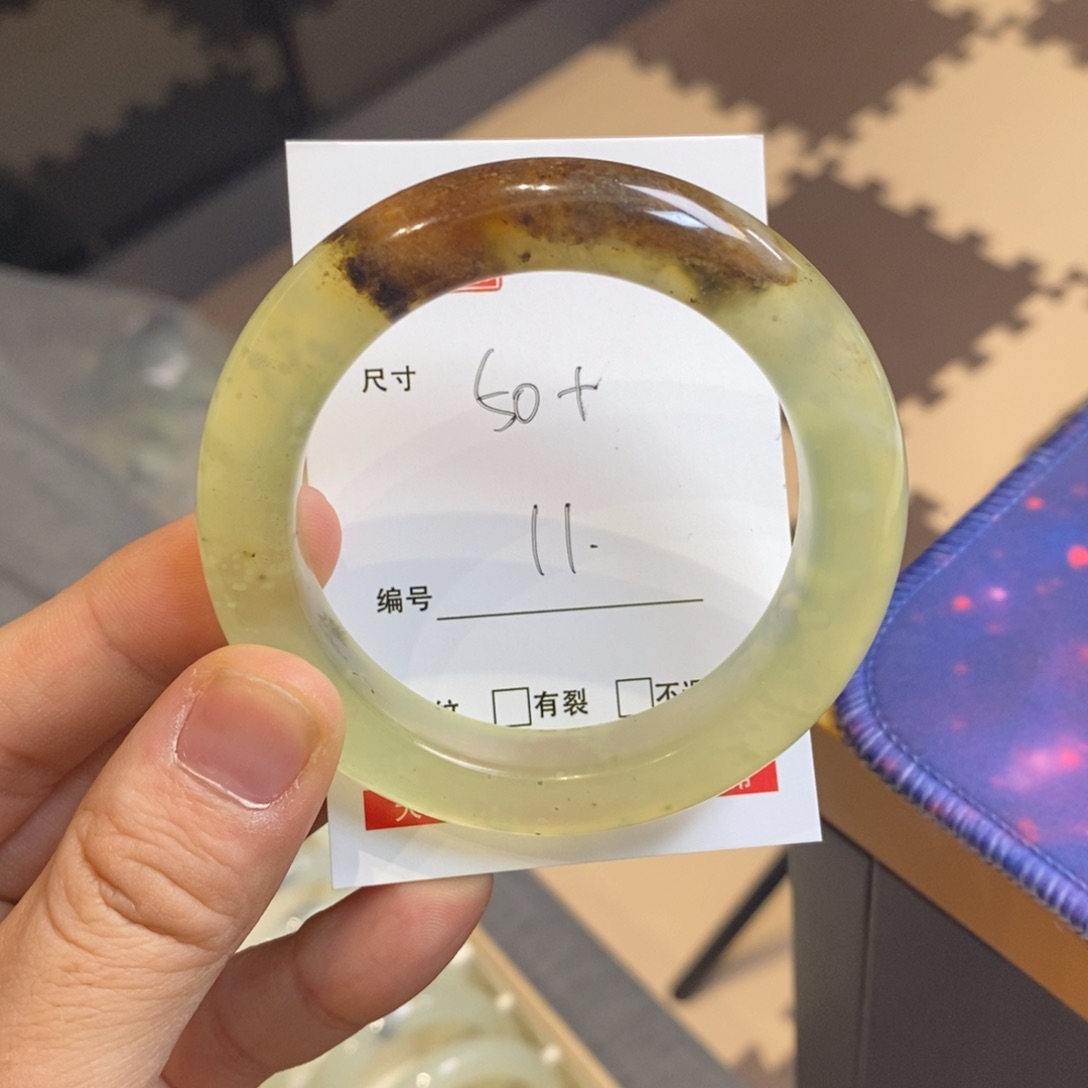 蛇纹石玉手镯未镶嵌