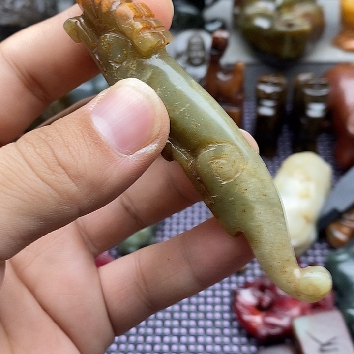 未镶嵌蛇纹石玉颈饰