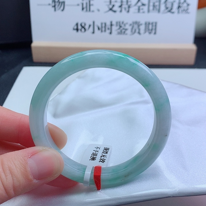 翡翠手镯未镶嵌56圈口