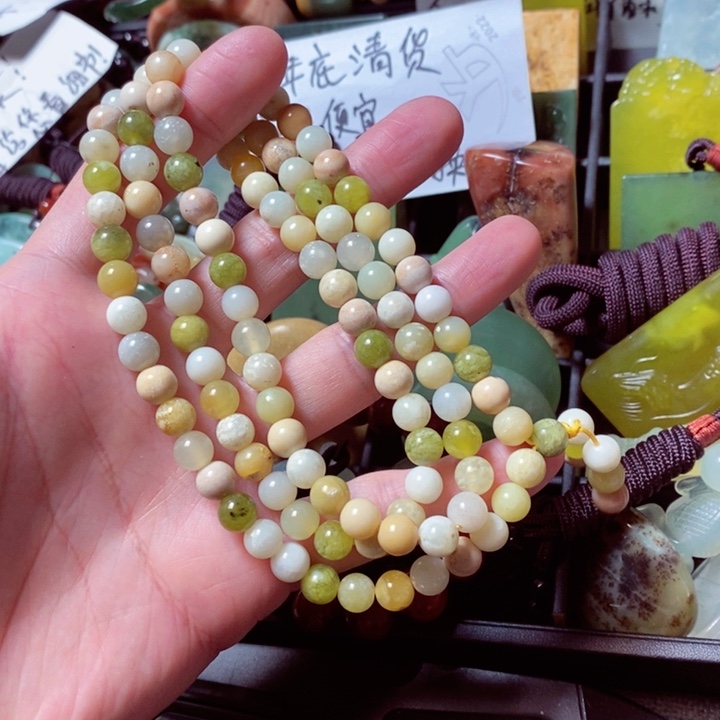 蛇纹石玉颈饰未镶嵌