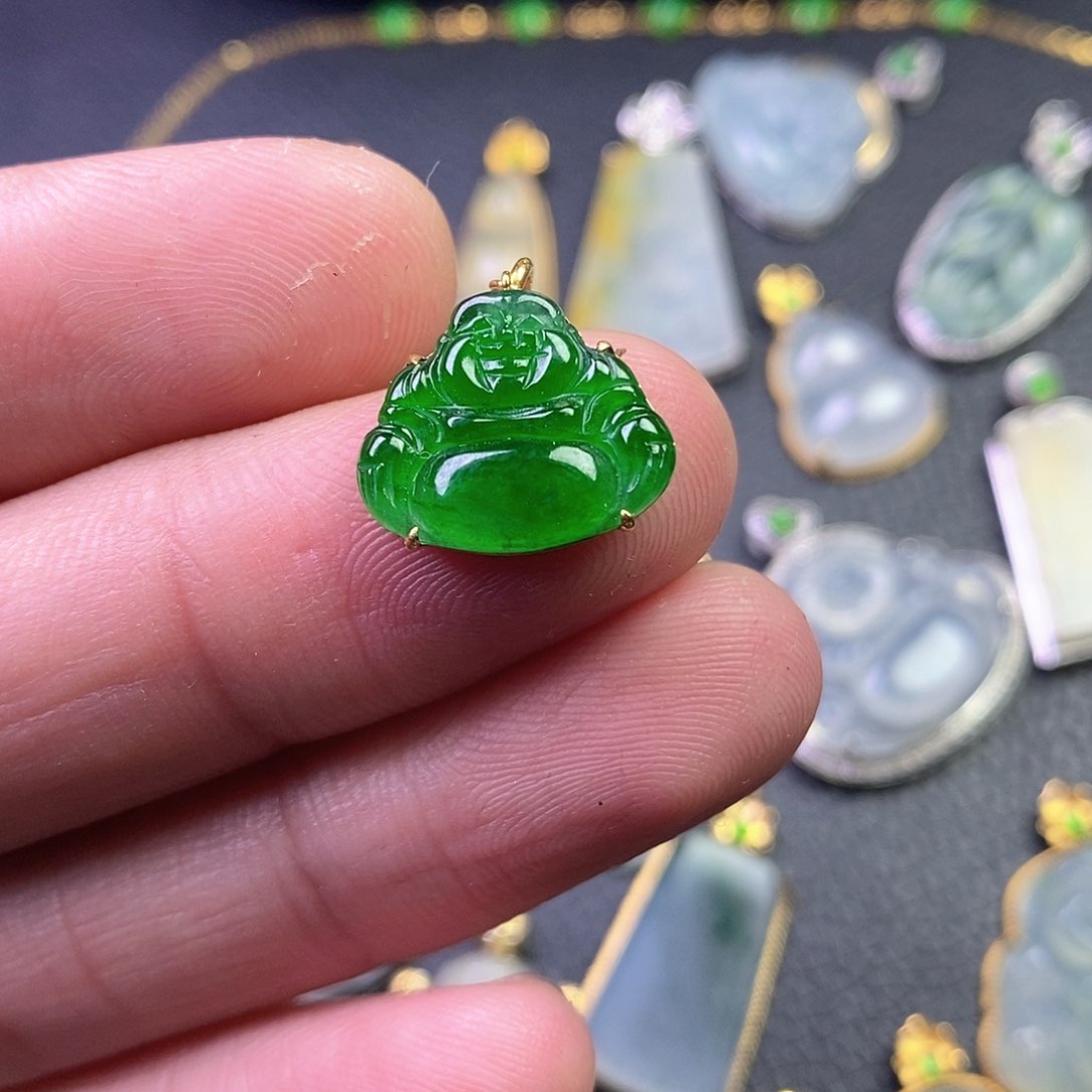 颈饰18K金镶嵌翡翠