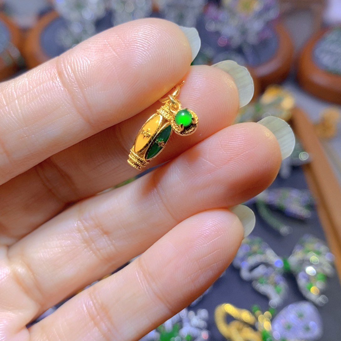 翡翠颈饰银S925镶嵌天然翡翠