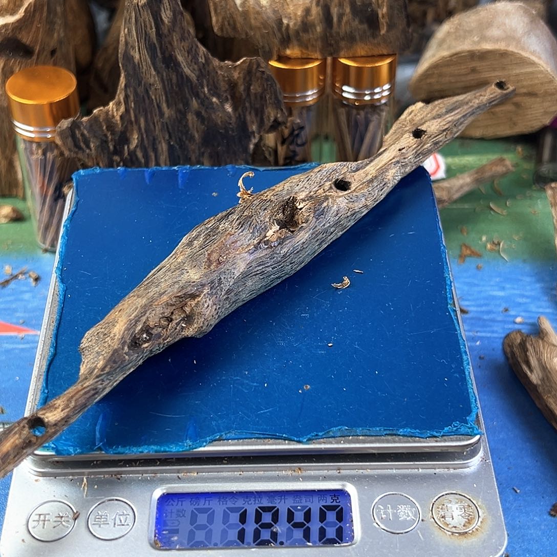 香料绿奇楠虫漏白棋18克