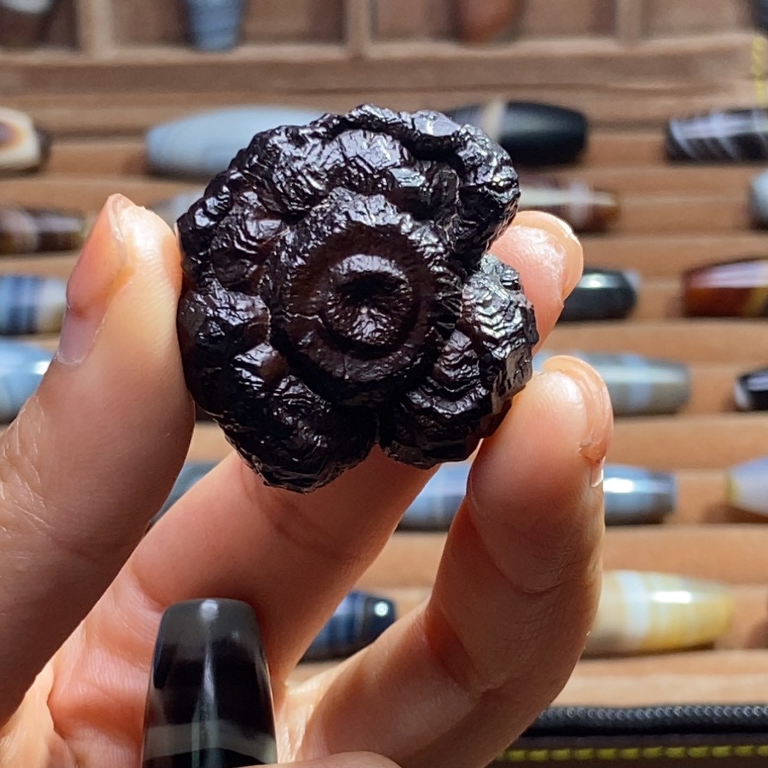 猗***座玛瑙/玉髓未镶嵌颈饰