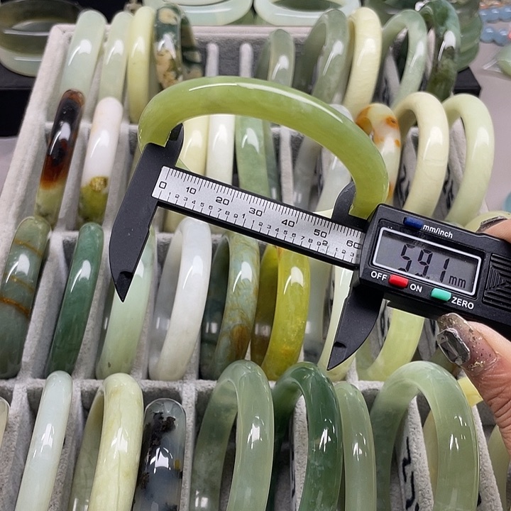 蛇纹石玉未镶嵌手镯246