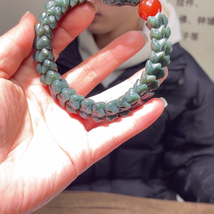 和田玉未镶嵌把件