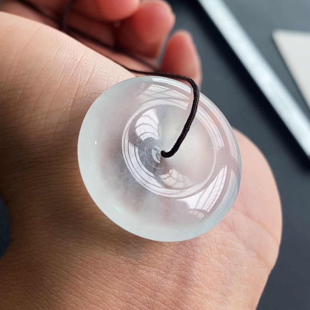 翠***袭颈饰未镶嵌翡翠翡翠首饰