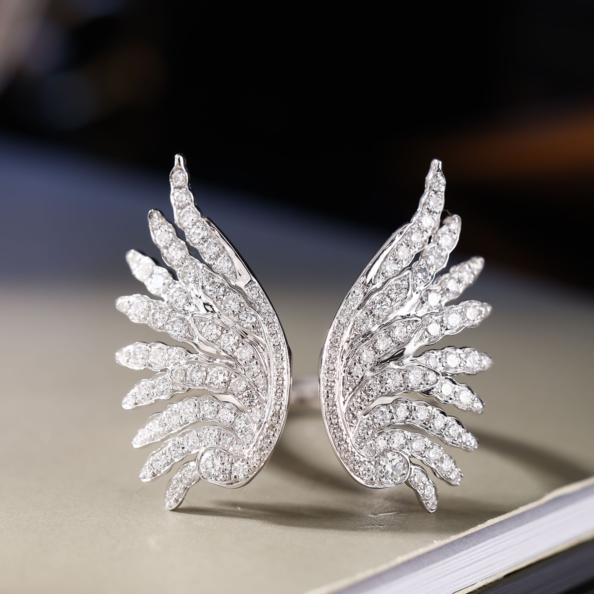 实验室培育钻石18K金翅膀戒指 CZ (定制品质48小时鉴赏期)