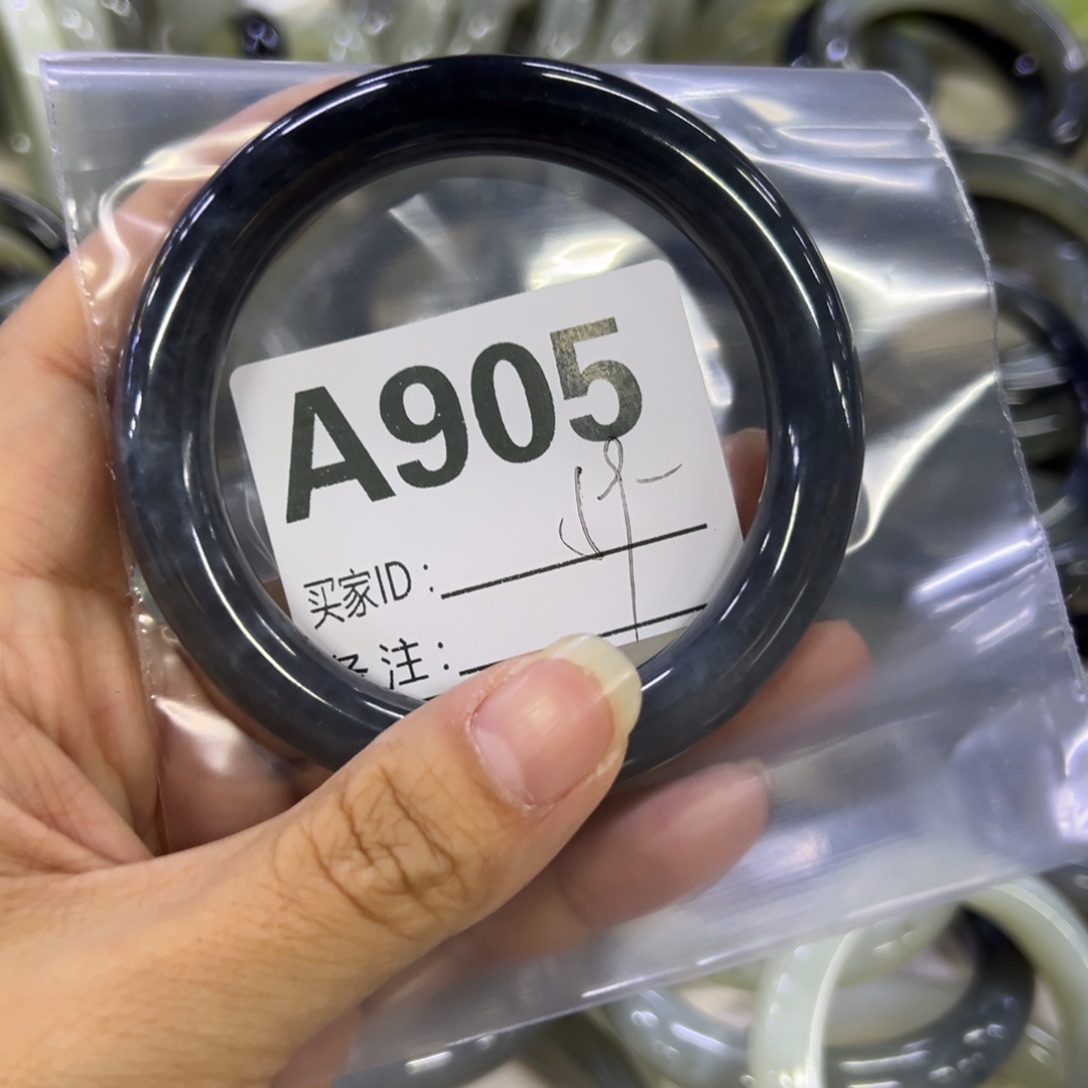 I***r蛇纹石玉未镶嵌手镯