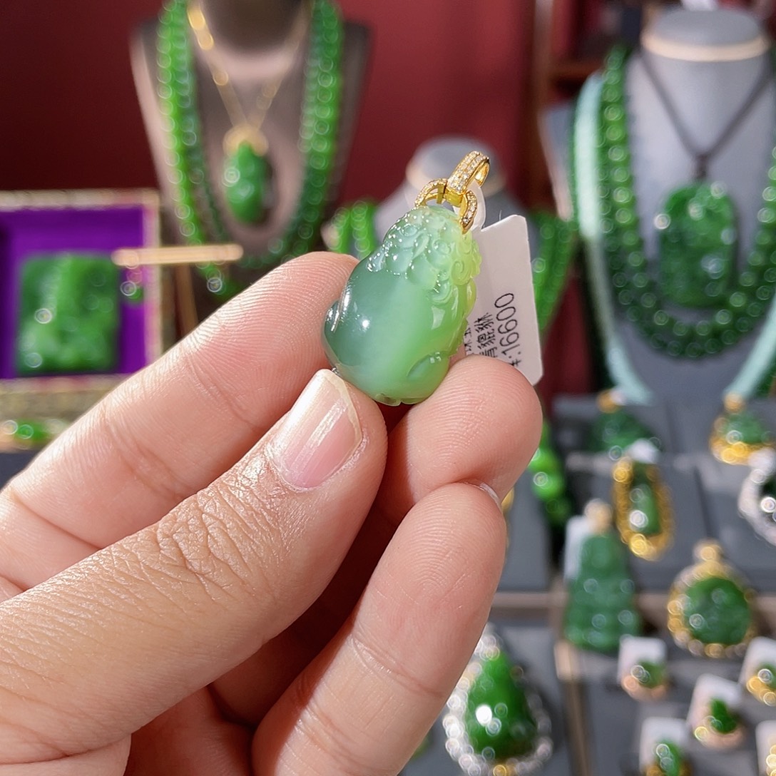 和田玉（碧玉）18K金镶嵌颈饰