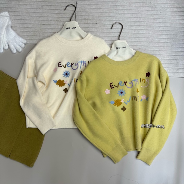 薇莎961【彩虹奶芙】 韩国绒圆领刺绣韩系慵懒宽松毛衣