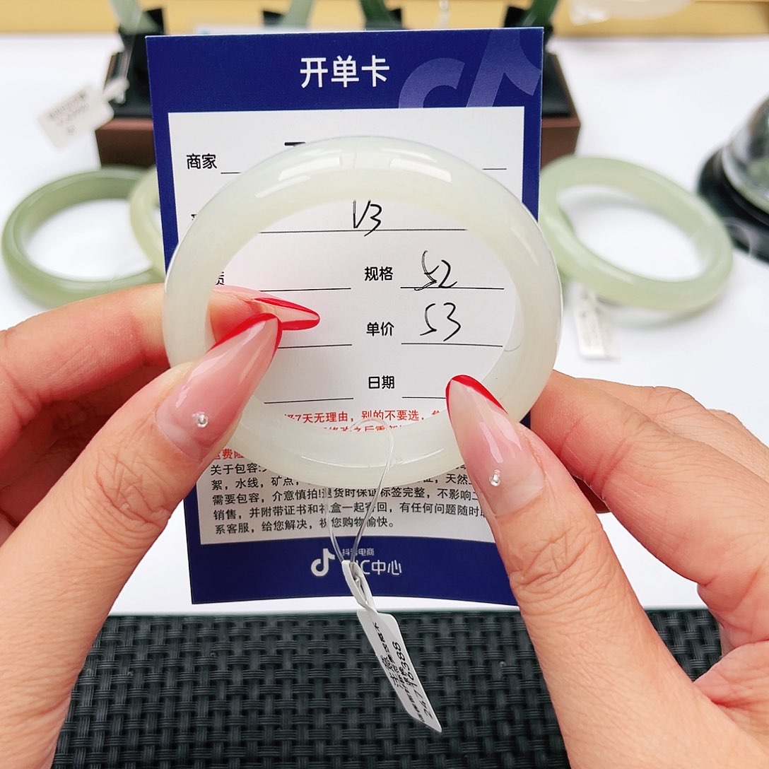 和田玉手镯未镶嵌