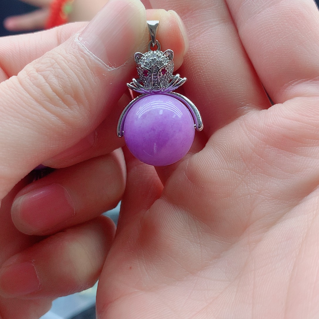 翡翠足银镶嵌颈饰