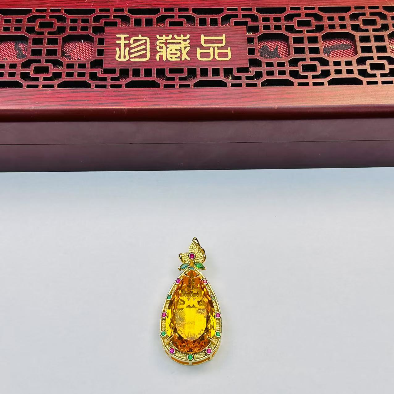 尊贵  非凡高奢 尊贵 x83 多样性发其一铜合金亚克力镶嵌吊坠