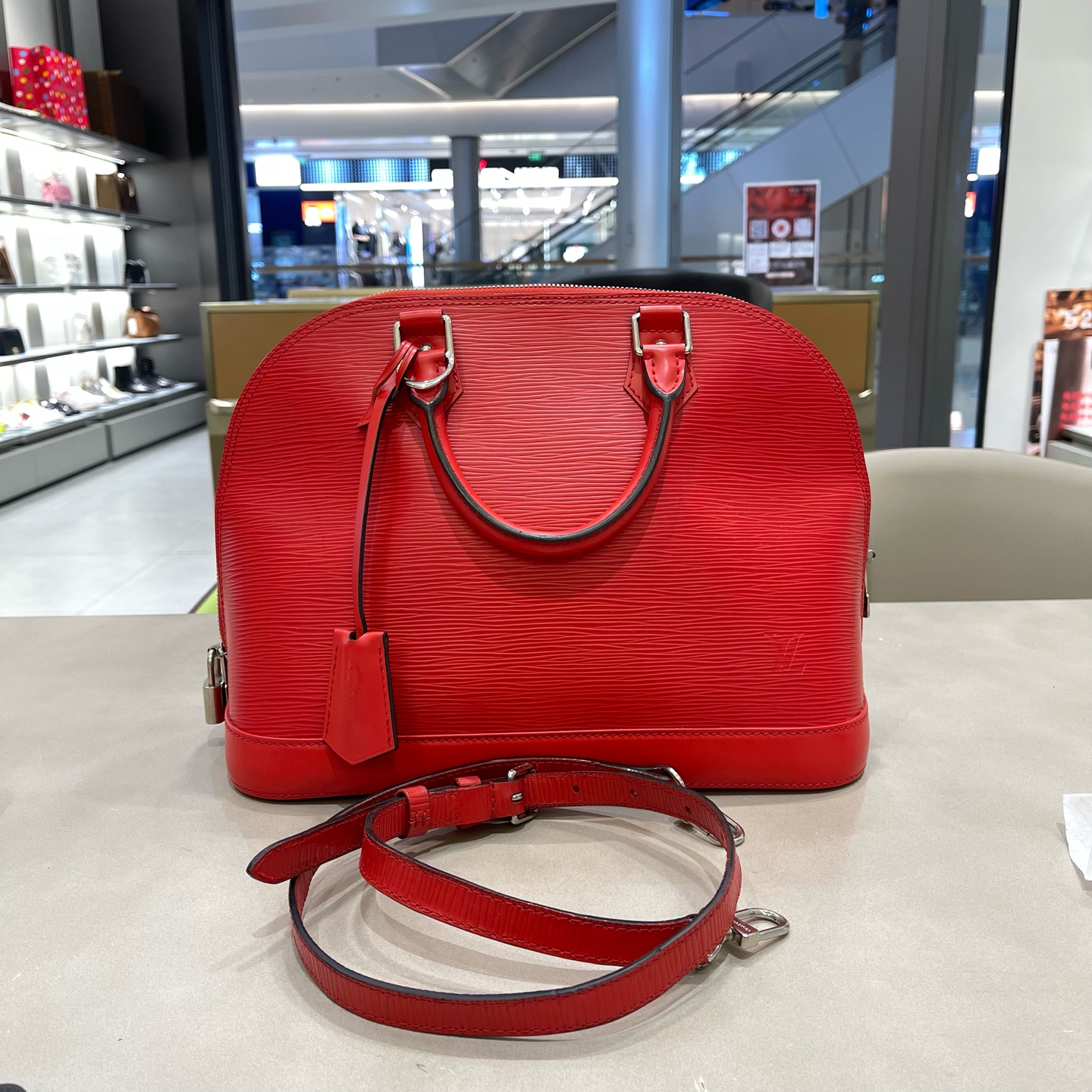 95新 LouisVuitton/路易威登 红色水波纹贝壳手提包L42-9