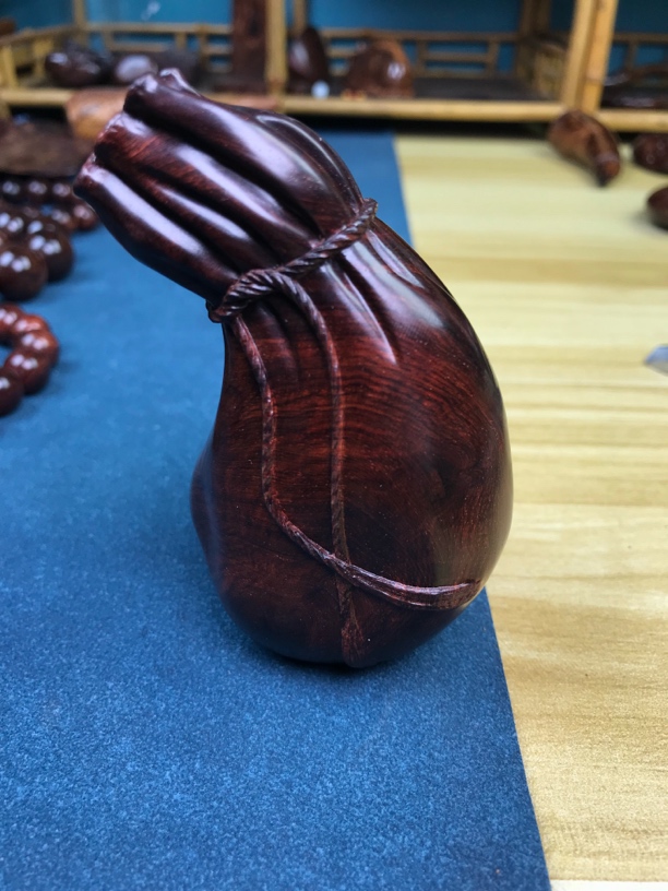 海南黄花梨雕刻钱袋手把件