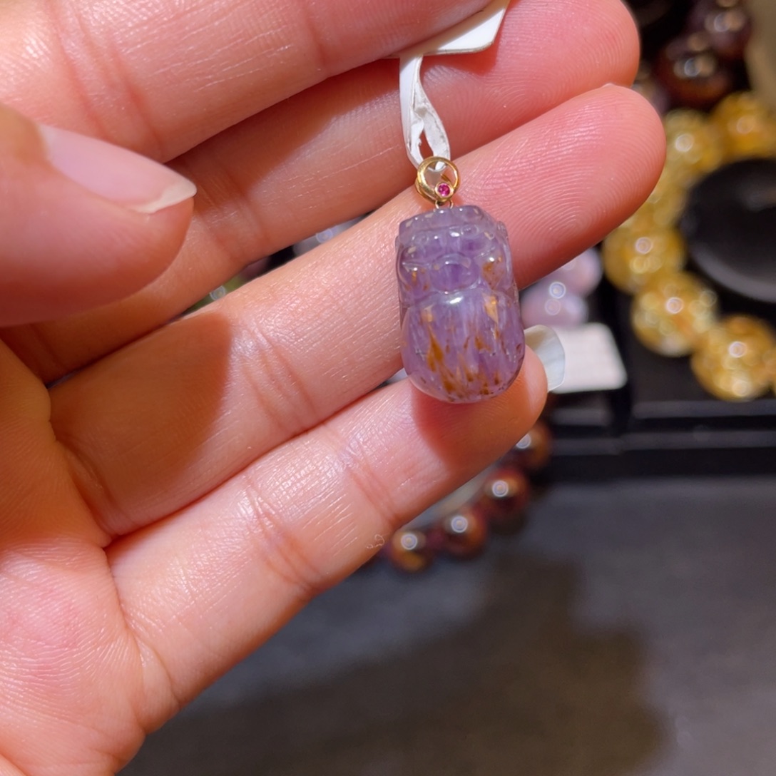 18K金镶嵌颈饰水晶极光紫钛貔貅