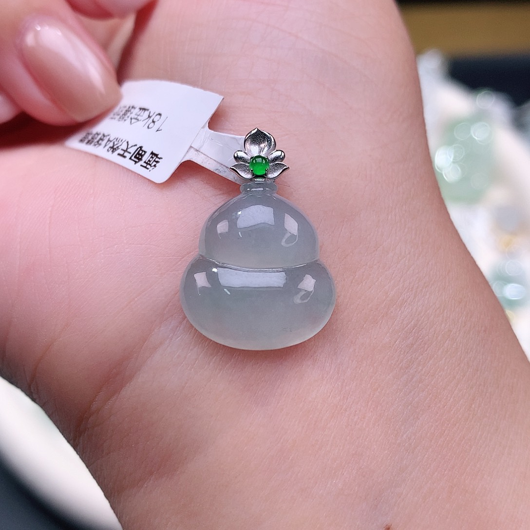 颈饰18K金镶嵌翡翠葫芦