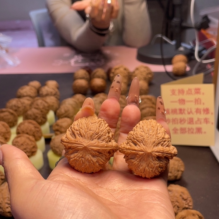 文玩核桃把件37绣球22