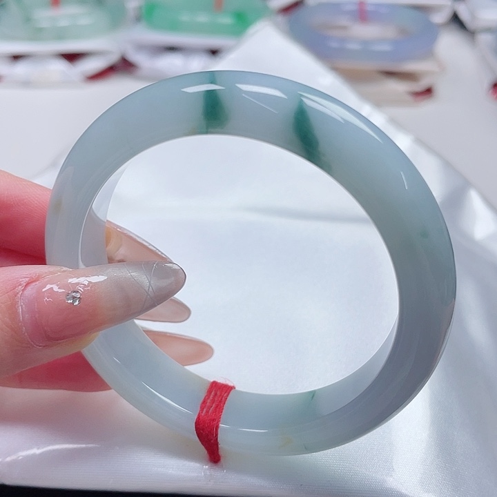 翡翠手镯未镶嵌缅甸